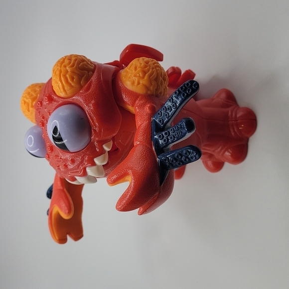 IMAGINEXT 2008 RED SPACE ALIEN EATING MONSTER 5" FIGURE TOY - Picture 4 of 10